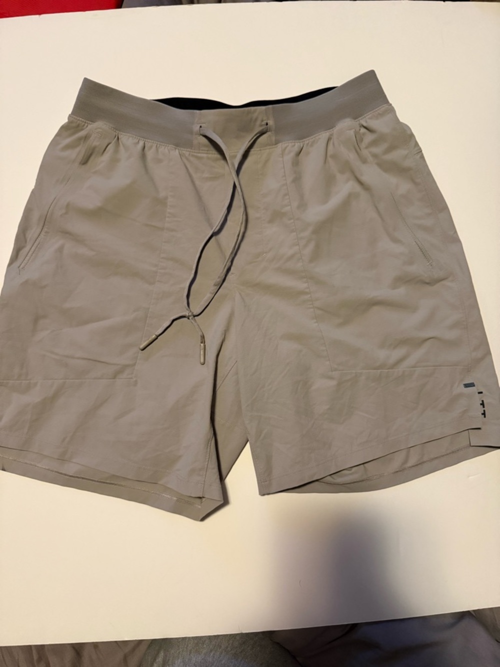 LULULEMON License to Train Shorts Linerless Medium Beige